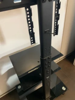 Carrello porta TV in metallo e vetro Runner