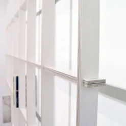 Libreria da parete in legno Schlagseite