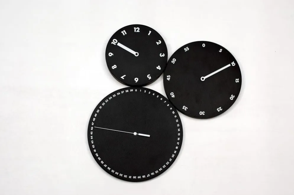 Orologio moderno da parete H:M:S: a tre dischi