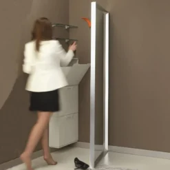 Specchio angolare ad anta in alluminio Angle Vanity