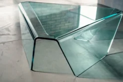 Tavolino da salotto triangolare in vetro Kettering