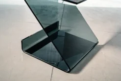 Tavolino lato divano in vetro curvato Bram Fumè